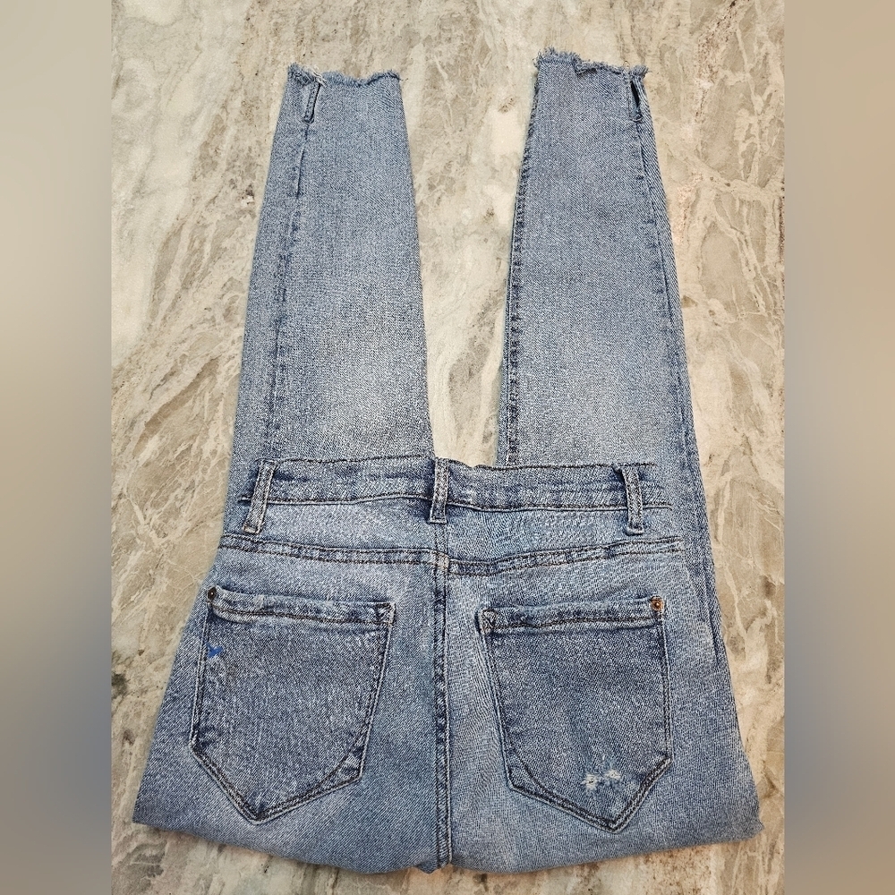 Kensie Jeans The Kelsey High Rise Skinny Light Wash Distressed Hem Women’s 4/27